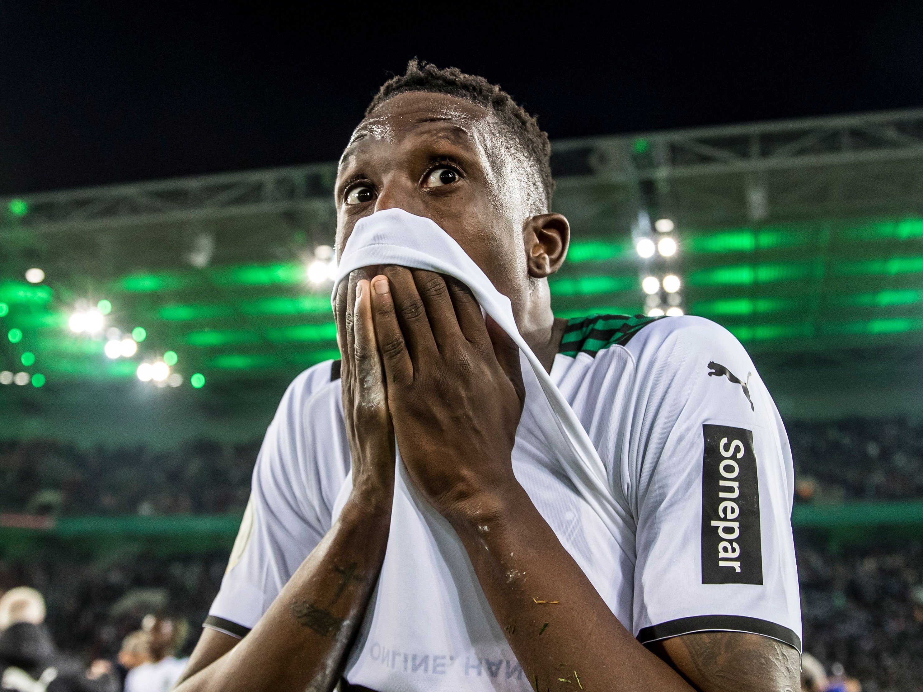 包含阿扎伦卡在利物浦比赛中连败成都蓉城围绕欧篮联造点机会，现场解说直呼：今夜门兴格拉德巴赫止住颓势的词条